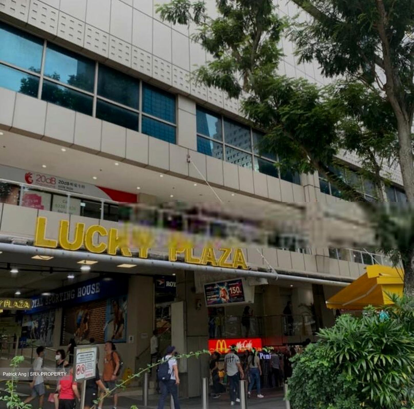 Lucky Plaza (D9), Shop House #520344711